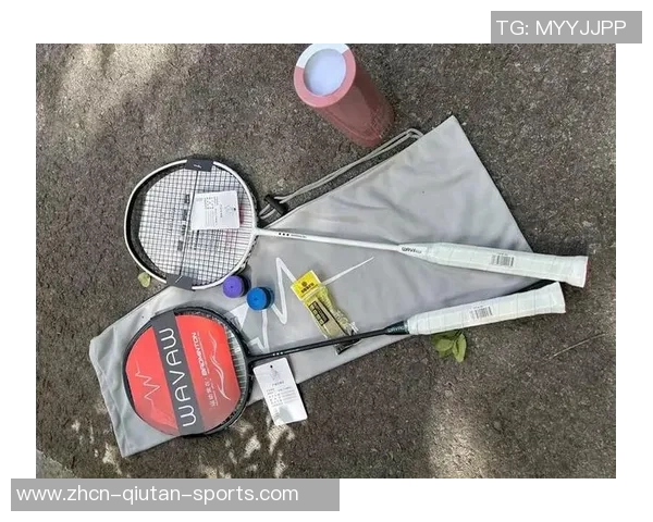 羽毛球拍与100线的对决探讨性能与技术的完美结合 羽毛球拍与100线的对决探讨性能与技术的完美结合